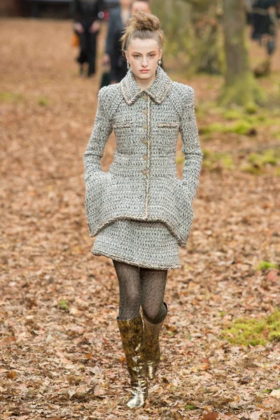 Look 12